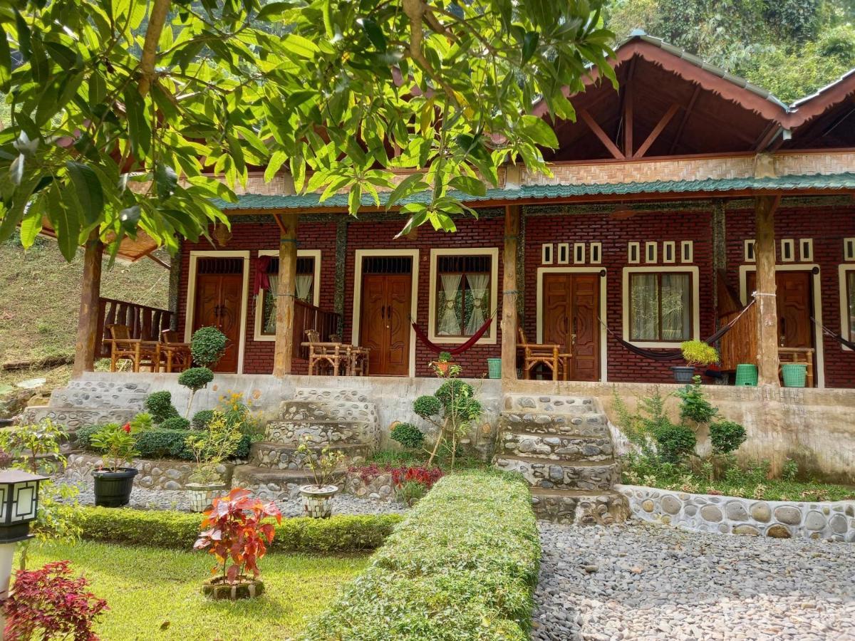 Sahnan Guest House Bukit Lawang Eksteriør billede